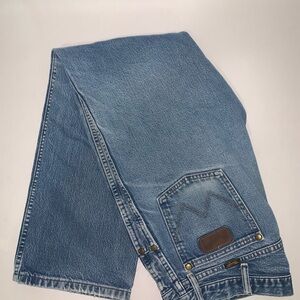 ***Sold***Wrangler Men’s 47 MWZ Regular Fit 38 x 32 Light Blue Jeans